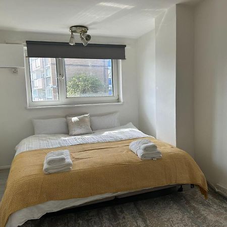 Cheerful Double Room For Single Use London Exterior photo
